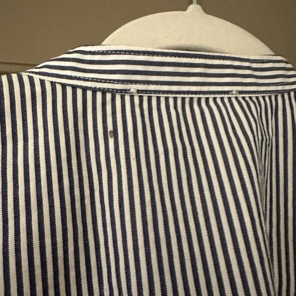 Everlane Navy and White Striped Shirt - Picture 4 of 7